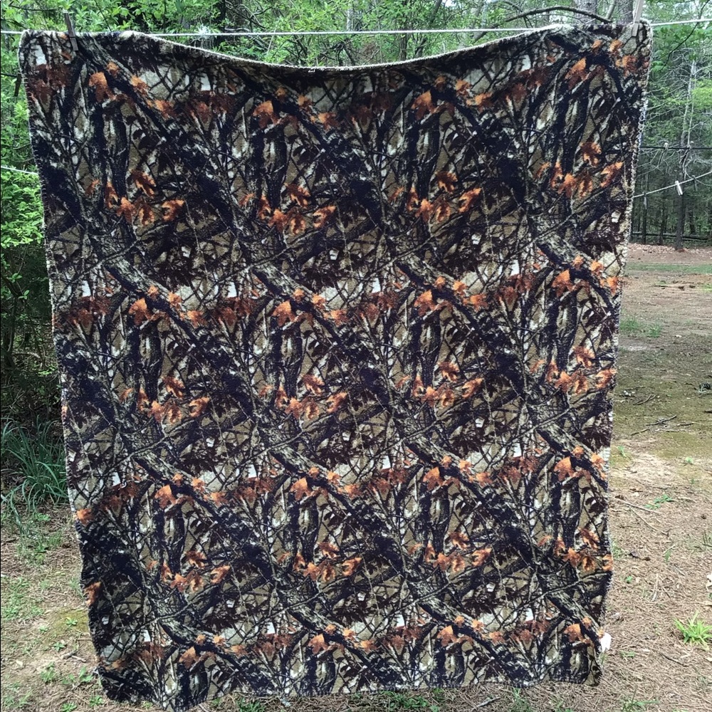 Soft CAMOUFLAGE Throw Blanket Holiday Time pre-own